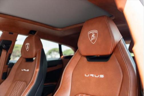 2023 Lamborghini Urus S