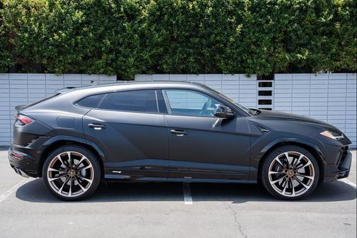 2023 Lamborghini Urus S