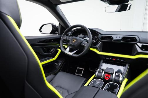 2025 Lamborghini Urus SE