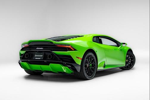 Verde Mantis 2022 Lamborghini Huracan EVO Coupe RWD
