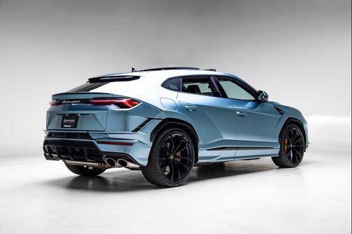Nero Helene Metallic W/ Blue Wrap 2023 Lamborghini Urus S