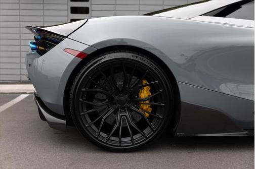 2020 McLaren 720S Base