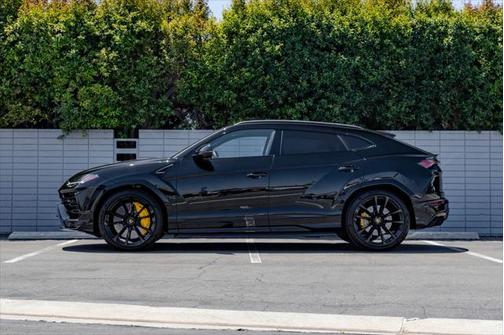 2021 Lamborghini Urus Graphite Capsule