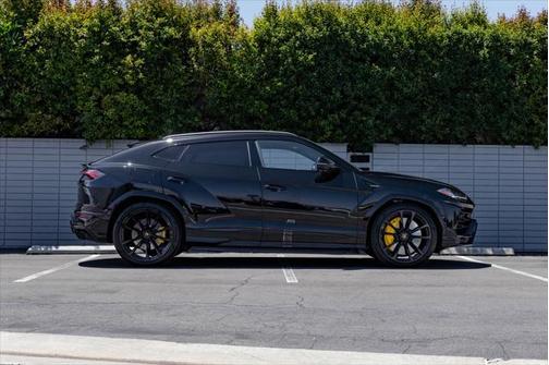 2021 Lamborghini Urus Graphite Capsule