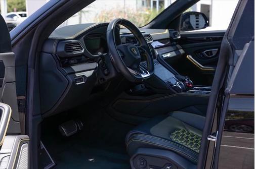 2021 Lamborghini Urus Graphite Capsule