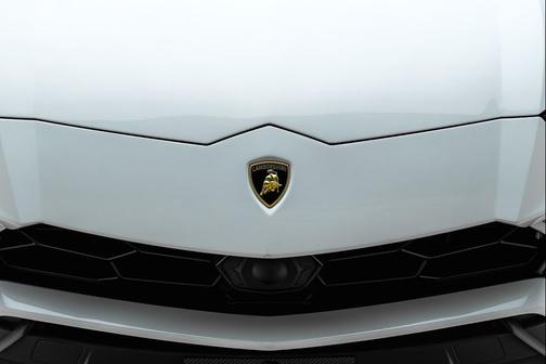 Bianco Icarus Metallic 2020 Lamborghini Urus SUV
