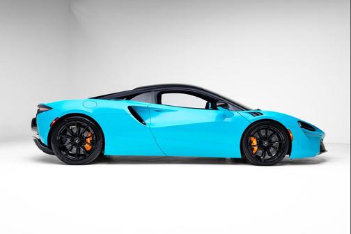 2023 McLaren Artura Coupe