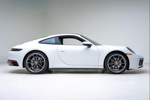 2020 Porsche 911 Carrera