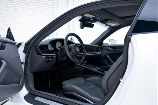 2020 Porsche 911 Carrera