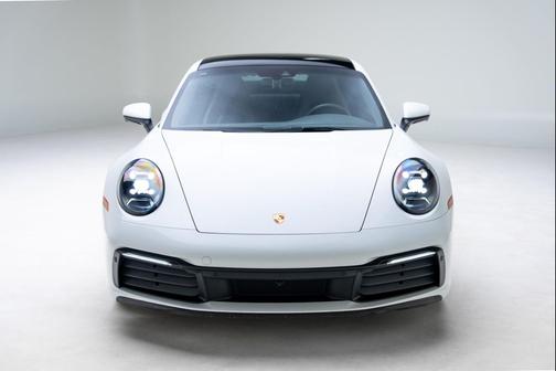 2020 Porsche 911 Carrera