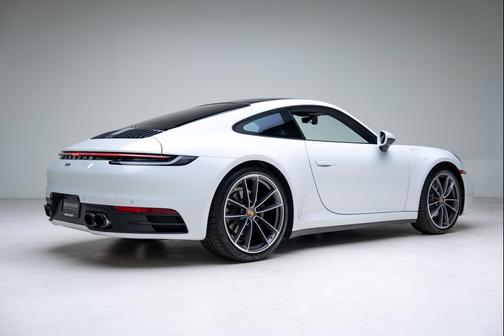 2020 Porsche 911 Carrera