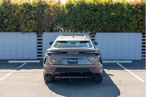 2021 Lamborghini Urus Graphite Capsule