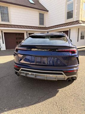 2019 Lamborghini Urus SUV