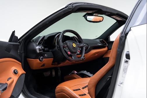 Bianco Avus 2018 Ferrari 488 Spider Base