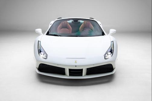 Bianco Avus 2018 Ferrari 488 Spider Base