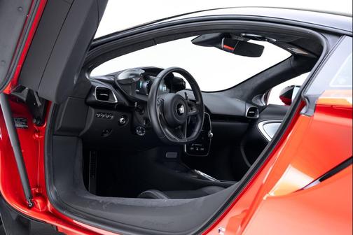 2024 McLaren Artura Coupe