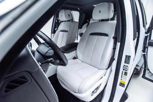 Arctic White 2019 Rolls-Royce Cullinan SUV