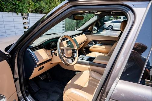 2024 Land Rover Range Rover P550e Autobiography