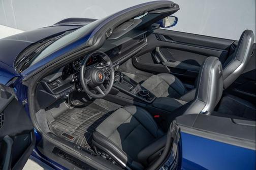 2024 Porsche 911 Carrera GTS