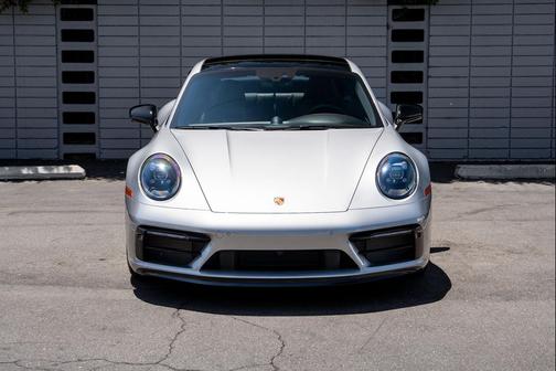 2024 Porsche 911 Carrera 4 GTS