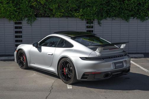 2024 Porsche 911 Carrera 4 GTS