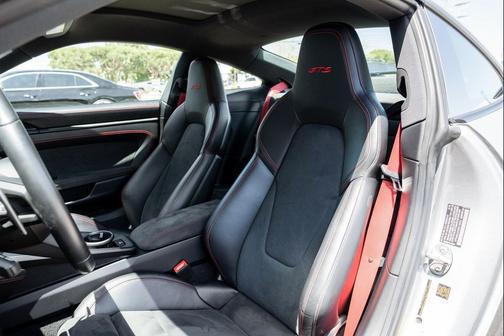 2024 Porsche 911 Carrera 4 GTS