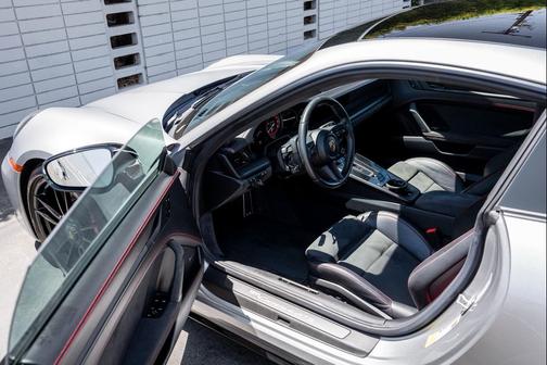 2024 Porsche 911 Carrera 4 GTS