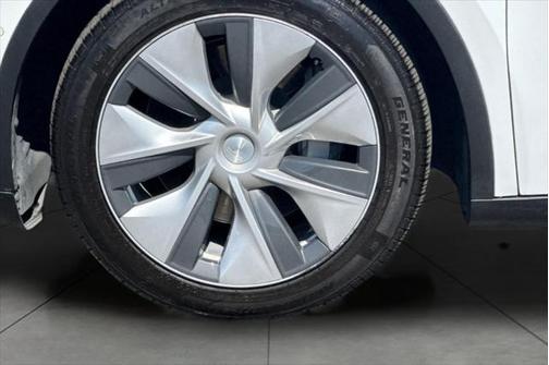 2022 Tesla Model Y Long Range Dual Motor All-Wheel Drive