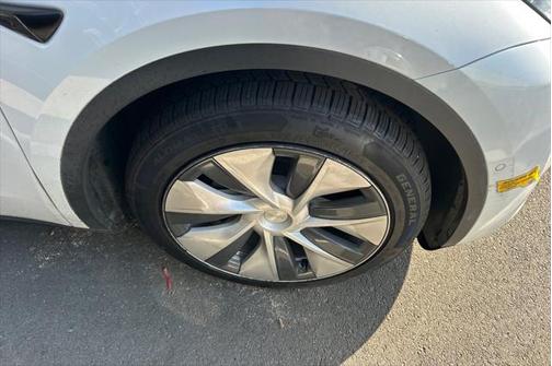 2022 Tesla Model Y Long Range Dual Motor All-Wheel Drive