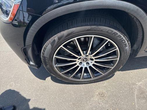 Black 2022 Mercedes-Benz GLC 300 Base