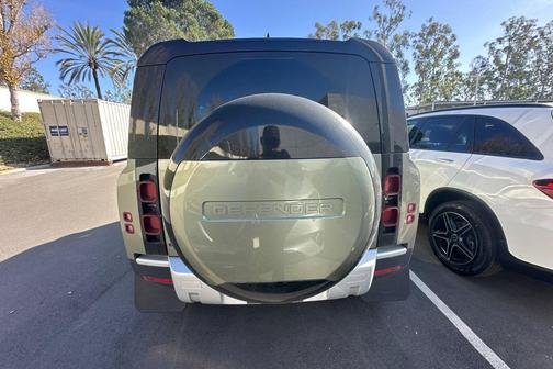 2024 Land Rover Defender 110 P300