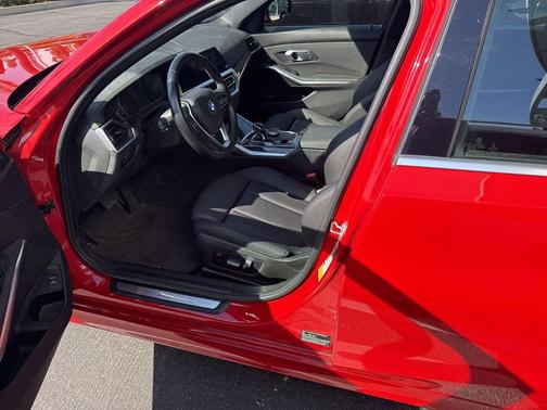 Melbourne Red Metallic 2021 BMW 330 330i