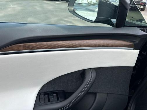 Solid Black 2022 Tesla Model S Base