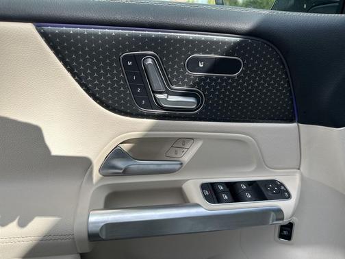 White 2025 Mercedes-Benz GLB 250 Base