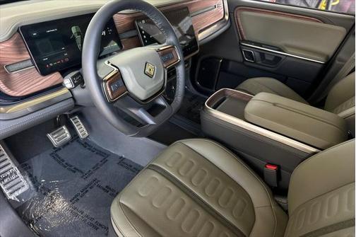 2023 Rivian R1S Adventure