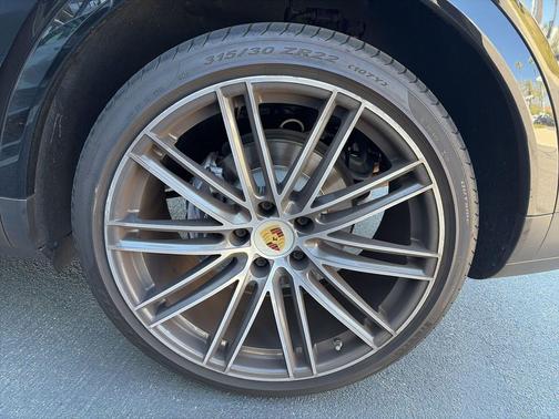 2023 Porsche Cayenne Platinum Edition