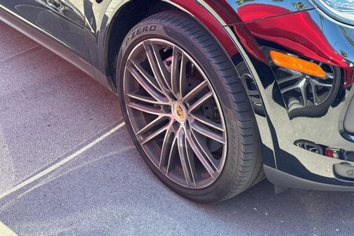 2023 Porsche Cayenne Platinum Edition