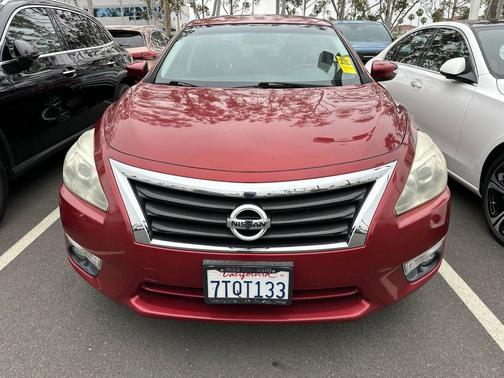 Cayenne Red Pearl 2015 Nissan Altima 2.5 SV