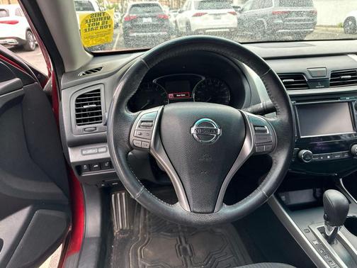 Cayenne Red Pearl 2015 Nissan Altima 2.5 SV