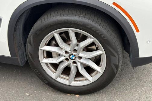 Alpine White 2023 BMW X5 xDrive40i