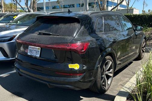 Mythos Black Metallic 2022 Audi e-tron S Premium Plus