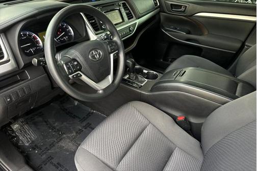 2016 Toyota Highlander LE