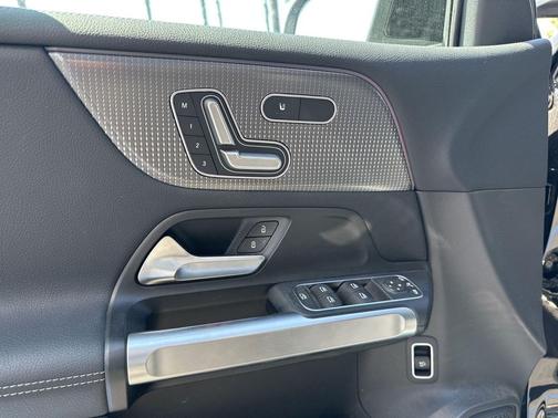 Night Black 2023 Mercedes-Benz EQB 300 4MATIC