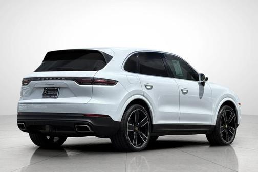 Carrara White Metallic 2023 Porsche Cayenne Platinum Edition