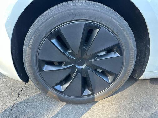 Pearl White Multi-Coat 2024 Tesla Model 3 Long Range