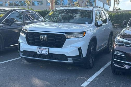 Platinum White Pearl 2023 Honda Pilot AWD Elite