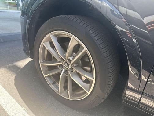 Mythos Black Metallic 2024 Audi Q3 Premium 45 TFSI S line quattro Tiptronic