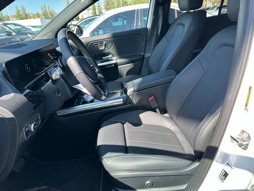 Polar White 2026 Mercedes-Benz GLA 250 4MATIC
