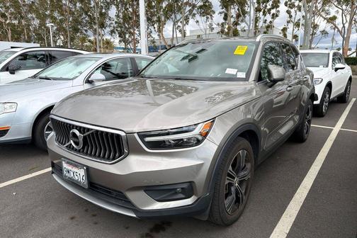 Pebble Grey Metallic 2020 Volvo XC40 T5 Inscription
