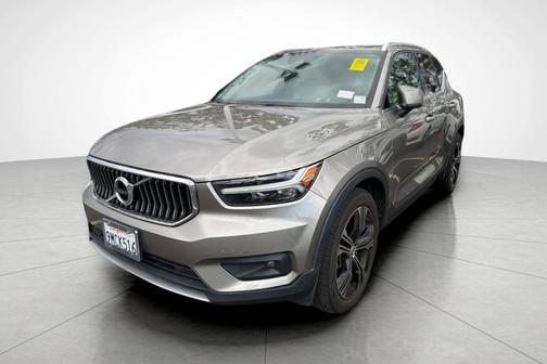Pebble Grey Metallic 2020 Volvo XC40 T5 Inscription